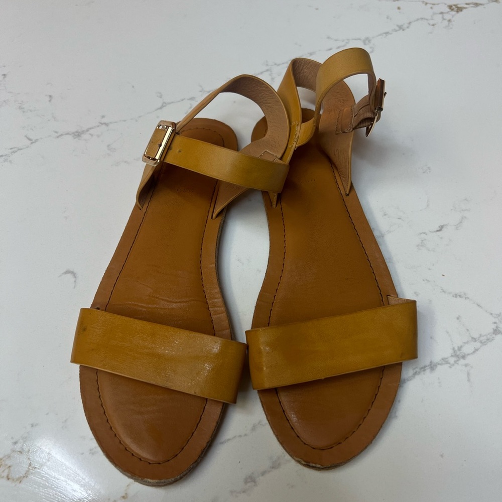 girl’s sandals size 6 1/2